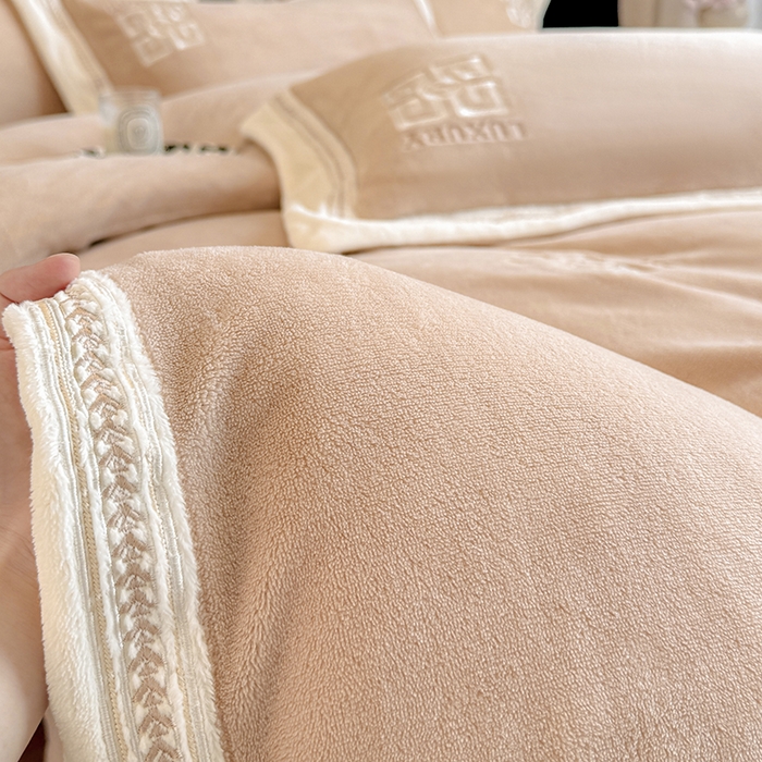 91家纺网 家纺一手货源 找家纺 家居1号家纺 2025新款全消光牛奶绒刺绣圣玛丽四件套 圣玛丽-香槟金