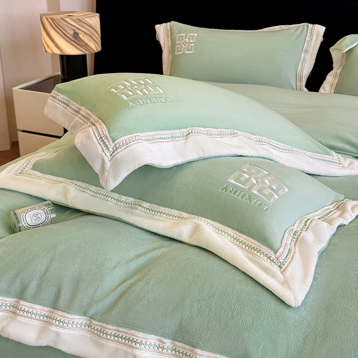 91家纺网 家纺一手货源 找家纺 家居1号家纺 2025新款全消光牛奶绒刺绣圣玛丽四件套 圣玛丽-果绿