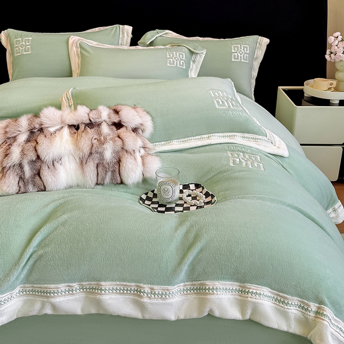 91家纺网 家纺一手货源 找家纺 家居1号家纺 2025新款全消光牛奶绒刺绣圣玛丽四件套 圣玛丽-果绿