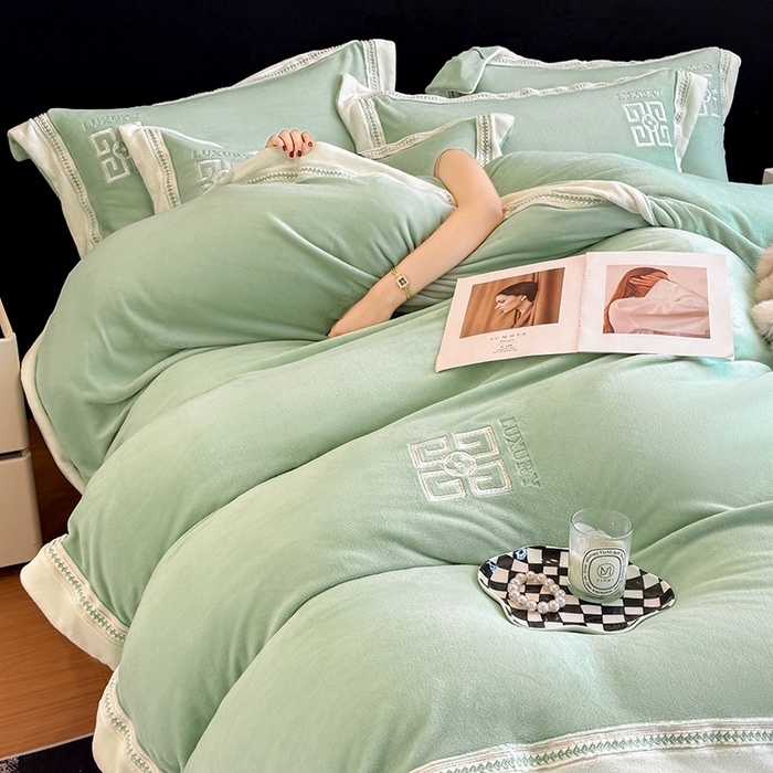 91家纺网 家纺一手货源 找家纺 家居1号家纺 2025新款全消光牛奶绒刺绣圣玛丽四件套 圣玛丽-果绿