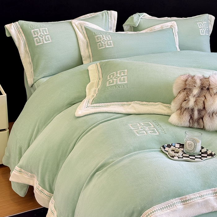 91家纺网 家纺一手货源 找家纺 家居1号家纺 2025新款全消光牛奶绒刺绣圣玛丽四件套 圣玛丽-果绿