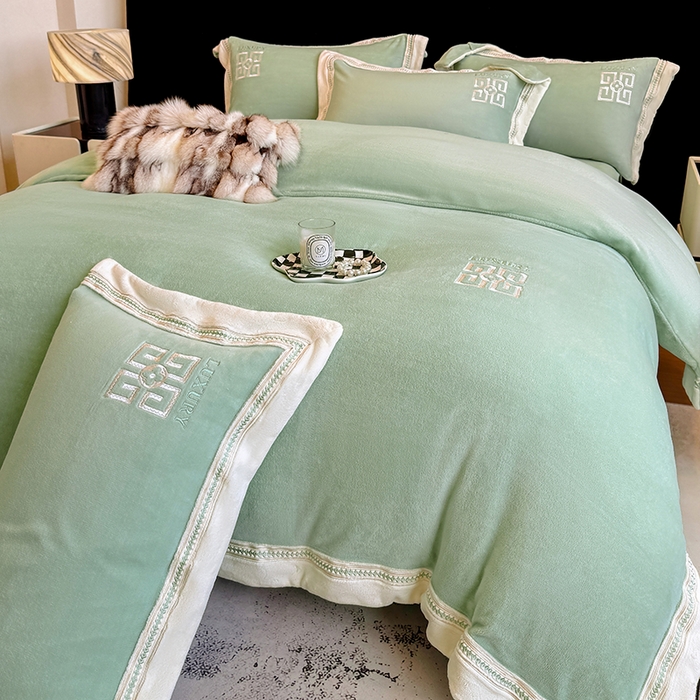 91家纺网 家纺一手货源 找家纺 家居1号家纺 2025新款全消光牛奶绒刺绣圣玛丽四件套 圣玛丽-果绿