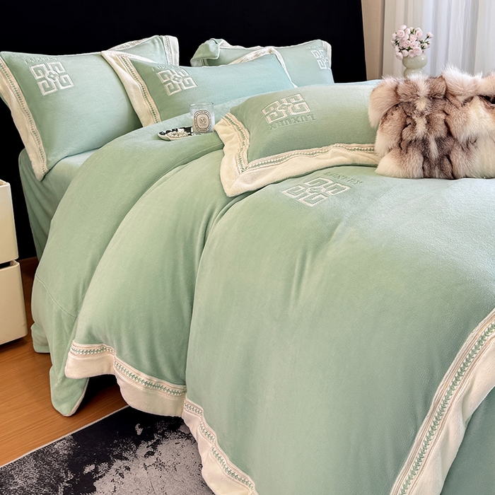 91家纺网 家纺一手货源 找家纺 家居1号家纺 2025新款全消光牛奶绒刺绣圣玛丽四件套 圣玛丽-果绿