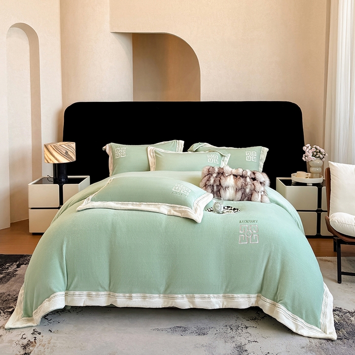 91家纺网 家纺一手货源 找家纺 家居1号家纺 2025新款全消光牛奶绒刺绣圣玛丽四件套 圣玛丽-果绿