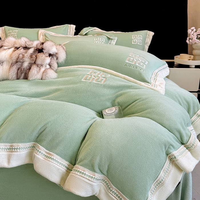 91家纺网 家纺一手货源 找家纺 家居1号家纺 2025新款全消光牛奶绒刺绣圣玛丽四件套 圣玛丽-果绿