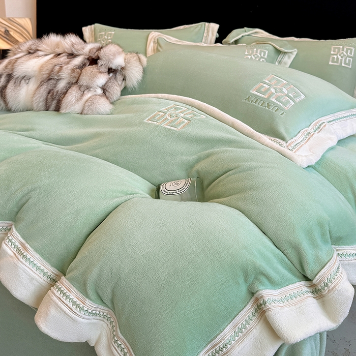 91家纺网 家纺一手货源 找家纺 家居1号家纺 2025新款全消光牛奶绒刺绣圣玛丽四件套 圣玛丽-果绿