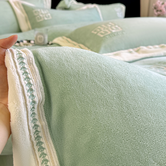 91家纺网 家纺一手货源 找家纺 家居1号家纺 2025新款全消光牛奶绒刺绣圣玛丽四件套 圣玛丽-果绿