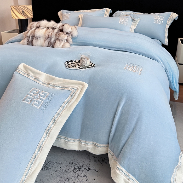 91家纺网 家纺一手货源 找家纺 家居1号家纺 2025新款全消光牛奶绒刺绣圣玛丽四件套 圣玛丽-晴蓝