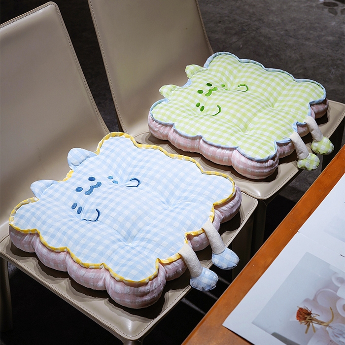 91家纺网 家纺一手货源 找家纺 仟亿莱 2025新款格子喵花边坐垫 花瓣紫格喵