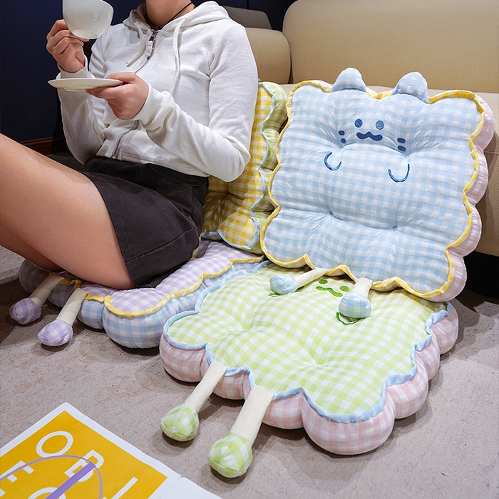 91家纺网 家纺一手货源 找家纺 仟亿莱 2025新款格子喵花边坐垫 花瓣紫格喵