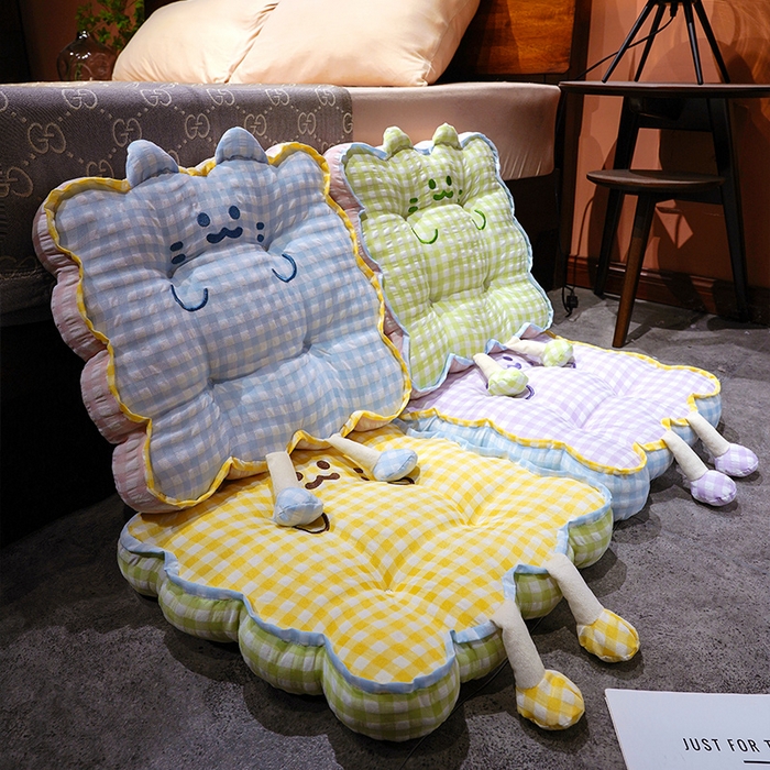 91家纺网 家纺一手货源 找家纺 仟亿莱 2025新款格子喵花边坐垫 花瓣绿格喵