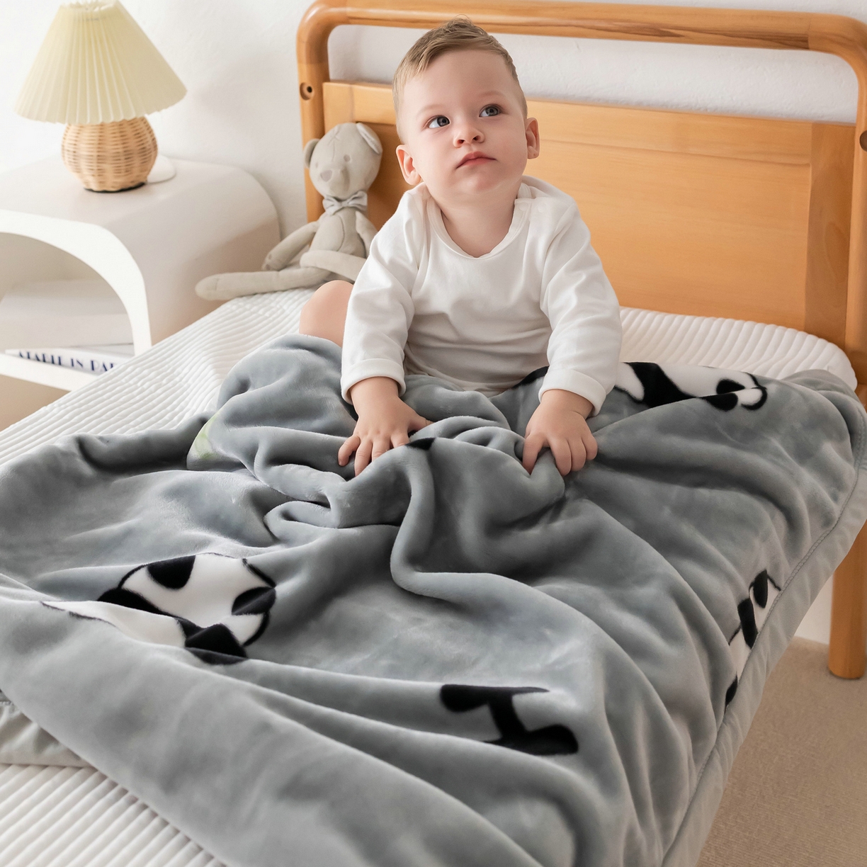 91家纺网 家纺一手货源 找家纺 单人学生云毯水貂绒毛毯羊羔绒珊瑚绒毯法莱绒毯拉舍尔毯云貂绒毯大兔毛盖毯 小熊猫