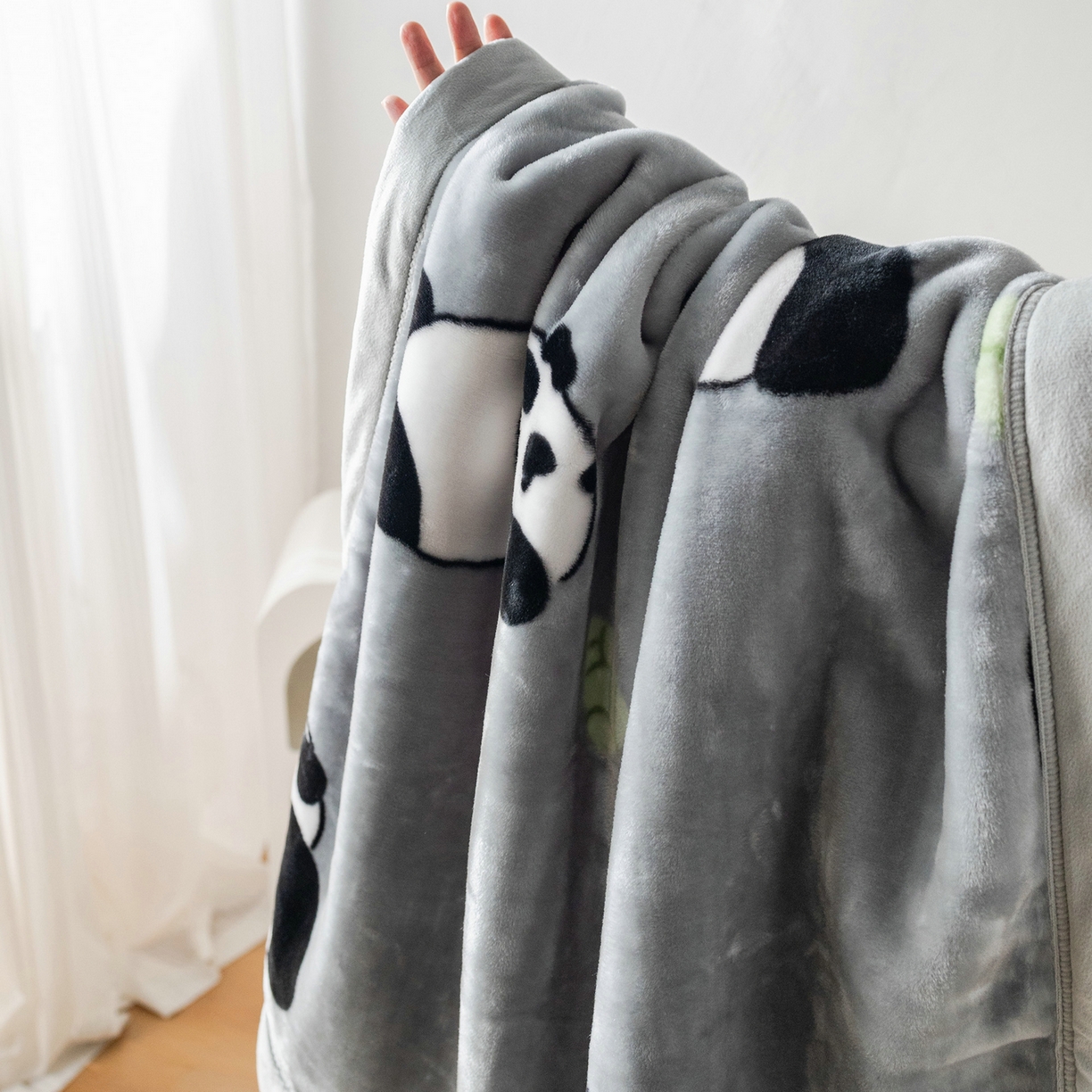 91家纺网 家纺一手货源 找家纺 单人学生云毯水貂绒毛毯羊羔绒珊瑚绒毯法莱绒毯拉舍尔毯云貂绒毯大兔毛盖毯 小熊猫