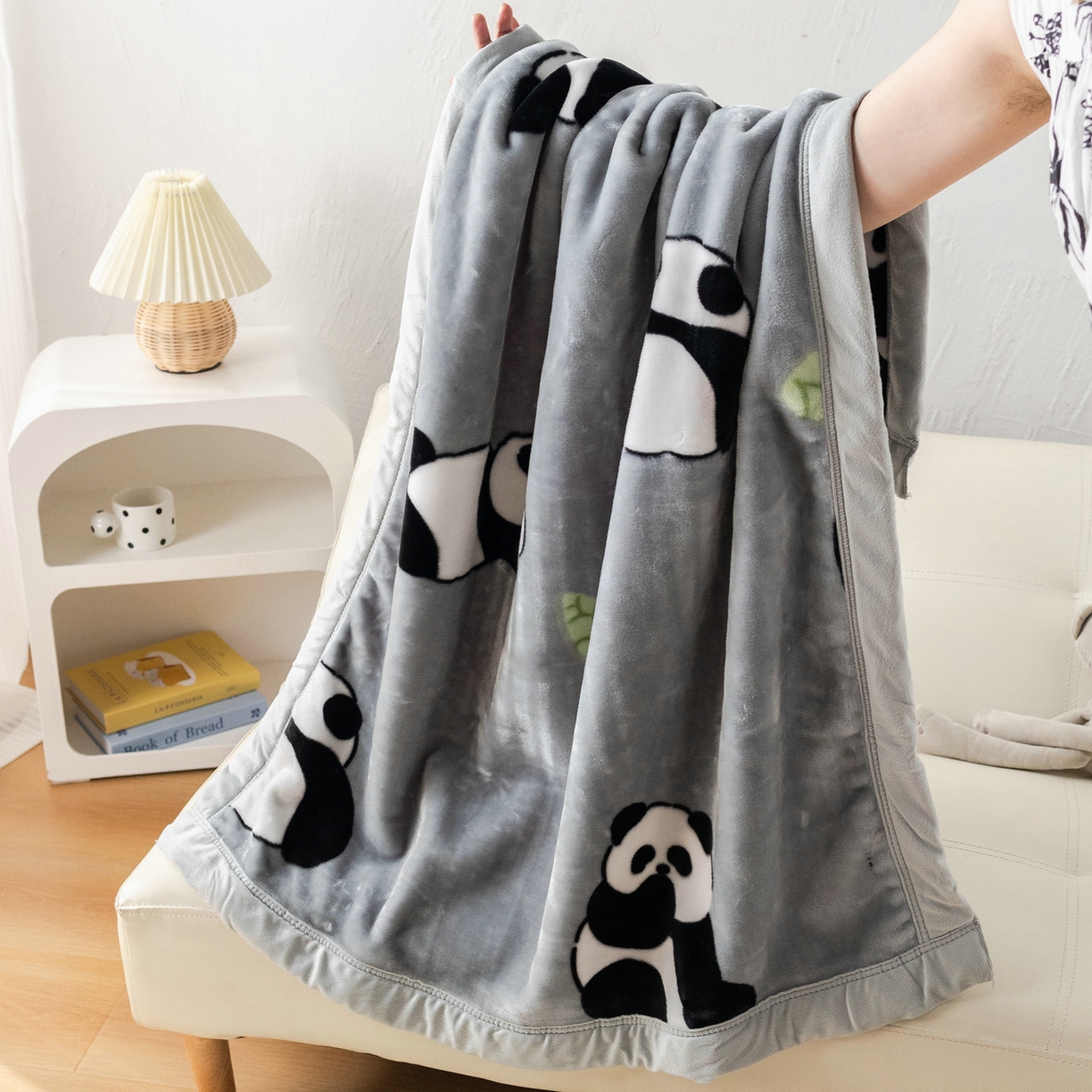 91家纺网 家纺一手货源 找家纺 单人学生云毯水貂绒毛毯羊羔绒珊瑚绒毯法莱绒毯拉舍尔毯云貂绒毯大兔毛盖毯 小熊猫