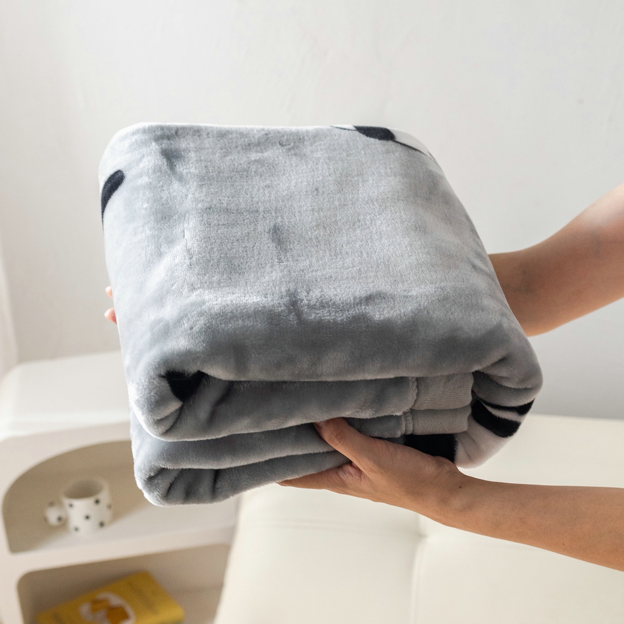 91家纺网 家纺一手货源 找家纺 单人学生云毯水貂绒毛毯羊羔绒珊瑚绒毯法莱绒毯拉舍尔毯云貂绒毯大兔毛盖毯 小熊猫