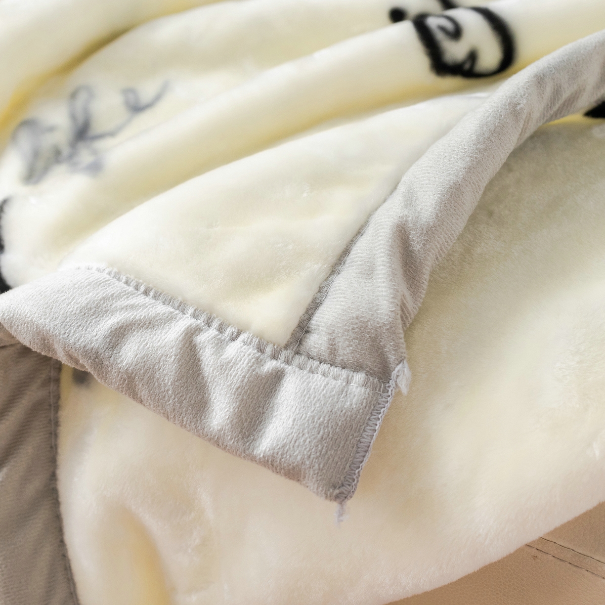 91家纺网 家纺一手货源 找家纺 单人学生云毯水貂绒毛毯羊羔绒珊瑚绒毯法莱绒毯拉舍尔毯云貂绒毯大兔毛盖毯 乐享生活