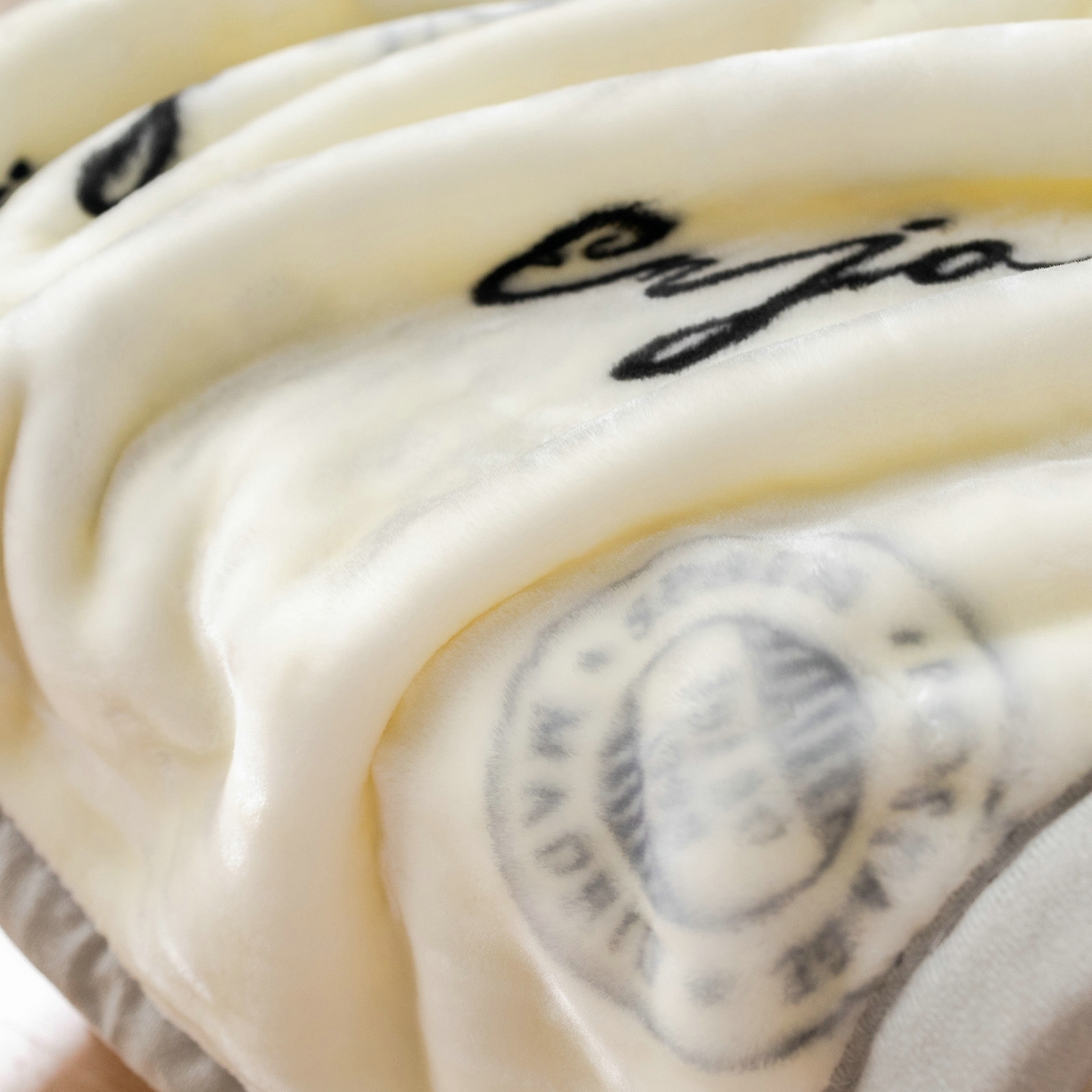 91家纺网 家纺一手货源 找家纺 单人学生云毯水貂绒毛毯羊羔绒珊瑚绒毯法莱绒毯拉舍尔毯云貂绒毯大兔毛盖毯 乐享生活