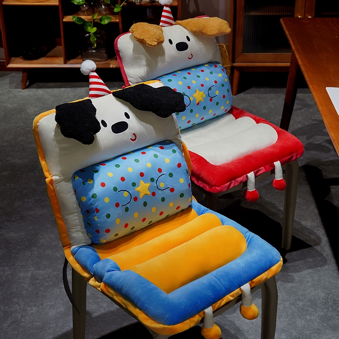 91家纺网 家纺一手货源 找家纺 仟亿莱 2025新款翘耳小狗护腰横条连体坐垫 组合图仅供展示-不可下单