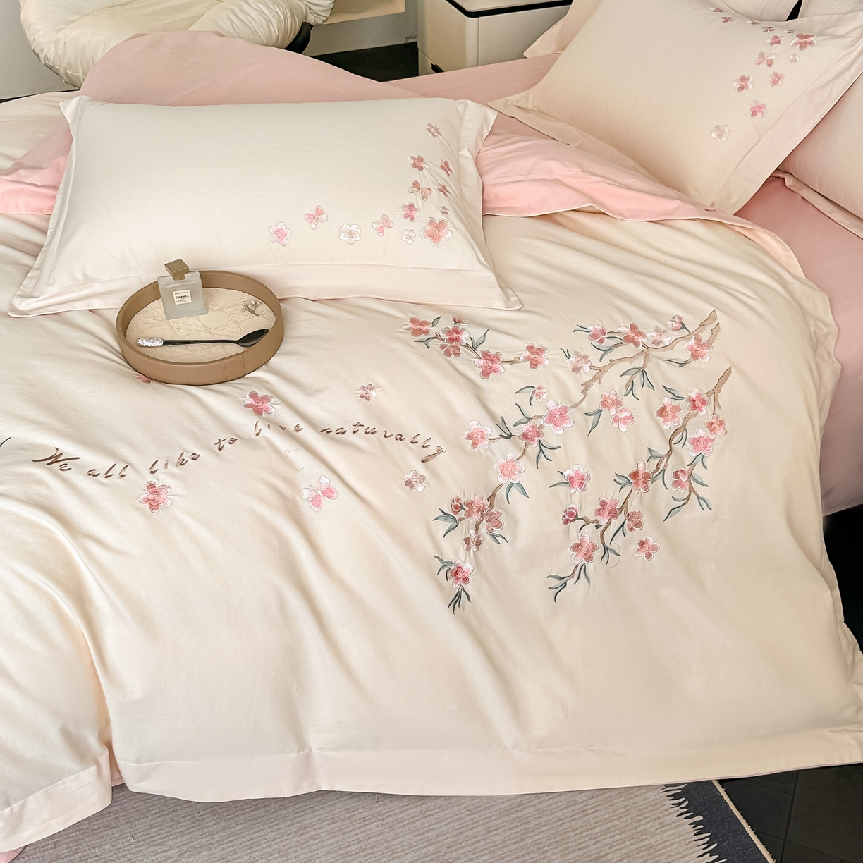 91家纺网 家纺一手货源 找家纺 桃园 秋冬新款纯棉全棉长绒棉磨毛不掉毛高端礼盒四件套-繁花似锦（包含买家秀） 繁花似锦-白粉