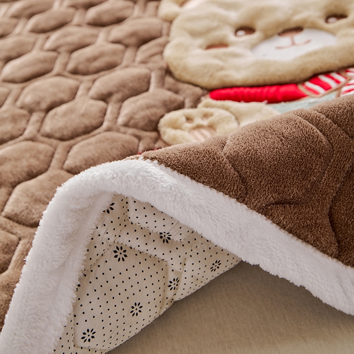 91家纺网 家纺一手货源 找家纺 初心家纺 2025新款卡通绣花牛奶绒夹棉床垫 可爱熊-咖啡色