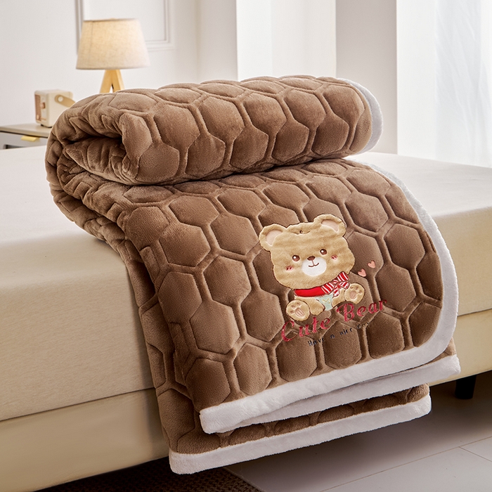 91家纺网 家纺一手货源 找家纺 初心家纺 2025新款卡通绣花牛奶绒夹棉床垫 可爱熊-咖啡色