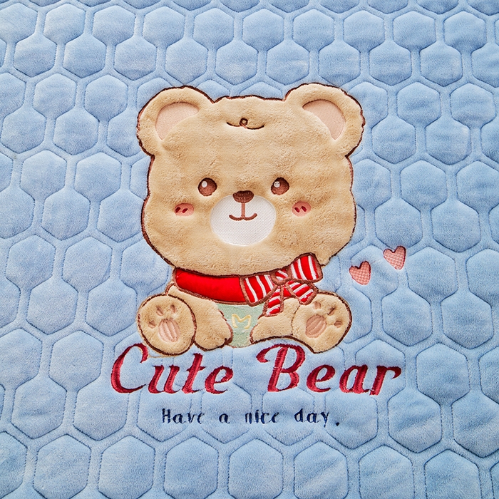 91家纺网 家纺一手货源 找家纺 初心家纺 2025新款卡通绣花牛奶绒夹棉床垫 可爱熊-天蓝