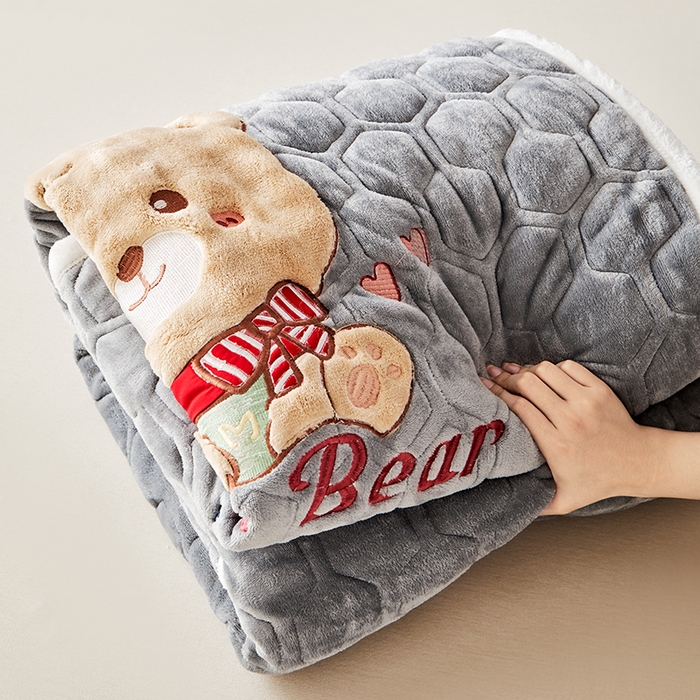 91家纺网 家纺一手货源 找家纺 初心家纺 2025新款卡通绣花牛奶绒夹棉床垫 可爱熊-深灰