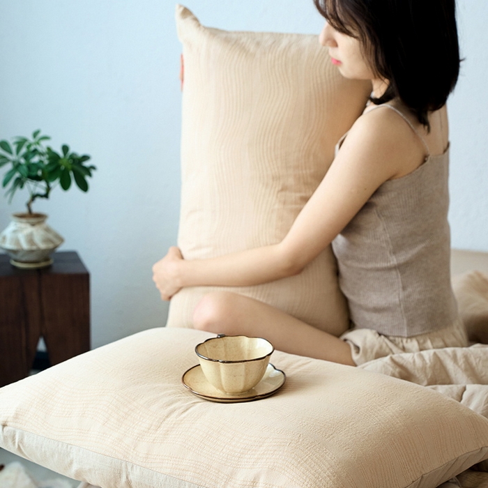 91家纺网 家纺一手货源 找家纺 恋人优选 2025新款全棉纯棉色织提花枕套 大波浪卡其