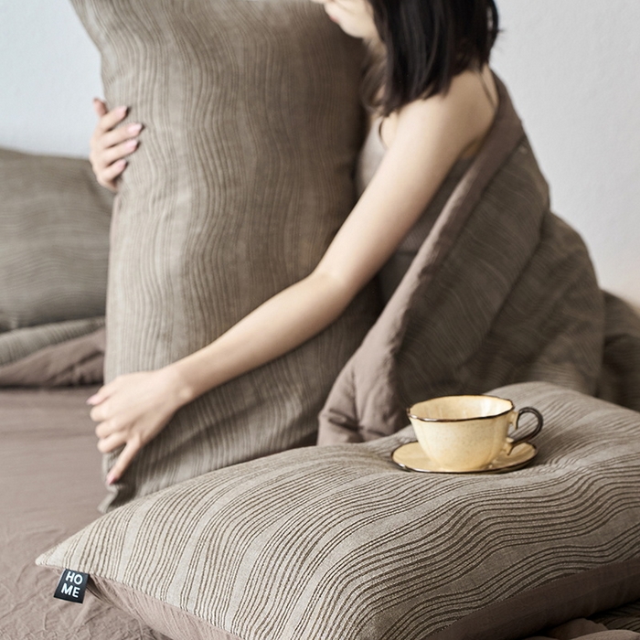 91家纺网 家纺一手货源 找家纺 恋人优选 2025新款全棉纯棉色织提花枕套 大波浪咖