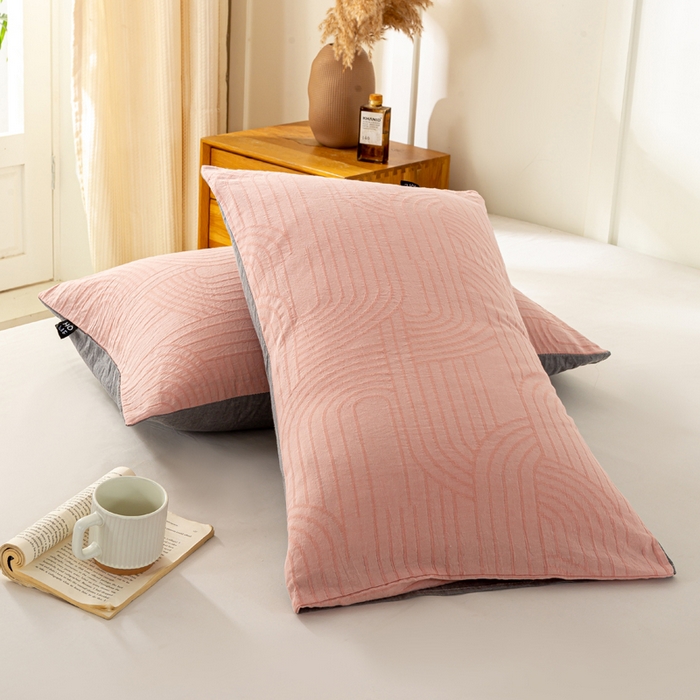 91家纺网 家纺一手货源 找家纺 恋人优选 2025新款全棉纯棉色织提花枕套 浮光粉