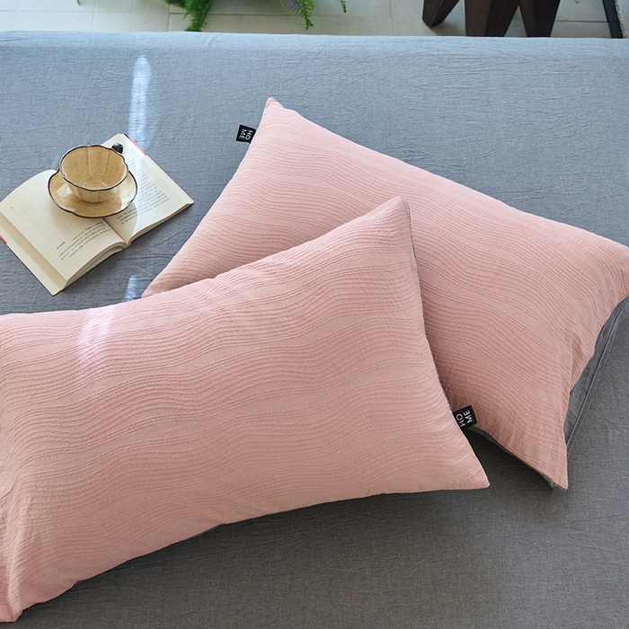 91家纺网 家纺一手货源 找家纺 恋人优选 2025新款全棉纯棉色织提花枕套 大波浪粉