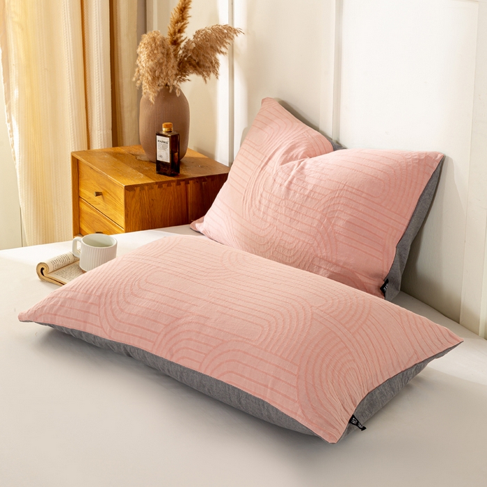 91家纺网 家纺一手货源 找家纺 恋人优选 2025新款全棉纯棉色织提花枕套 浮光粉