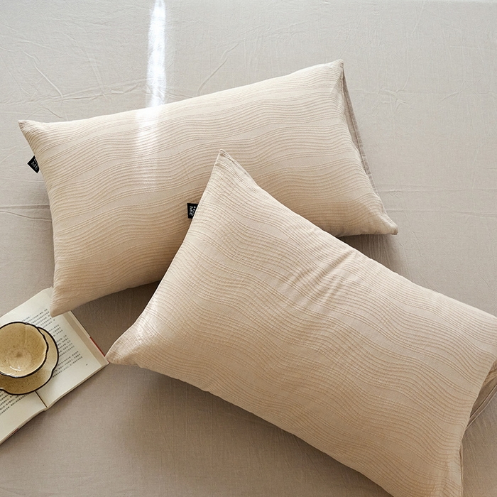 91家纺网 家纺一手货源 找家纺 恋人优选 2025新款全棉纯棉色织提花枕套 大波浪卡其