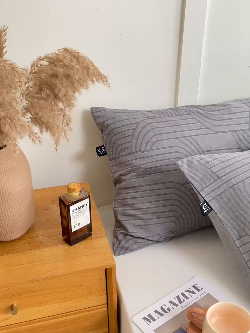 91家纺网 家纺一手货源 找家纺 恋人优选 2025新款全棉纯棉色织提花枕套 浮光灰