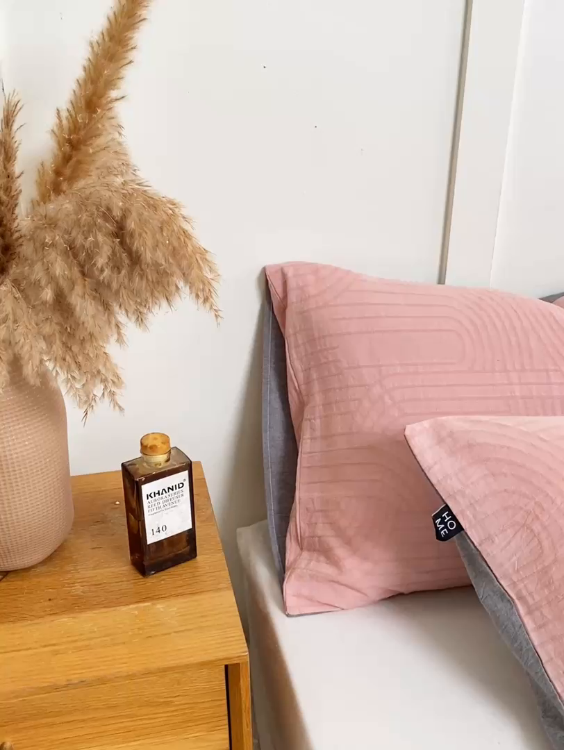 91家纺网 家纺一手货源 找家纺 恋人优选 2025新款全棉纯棉色织提花枕套 浮光粉