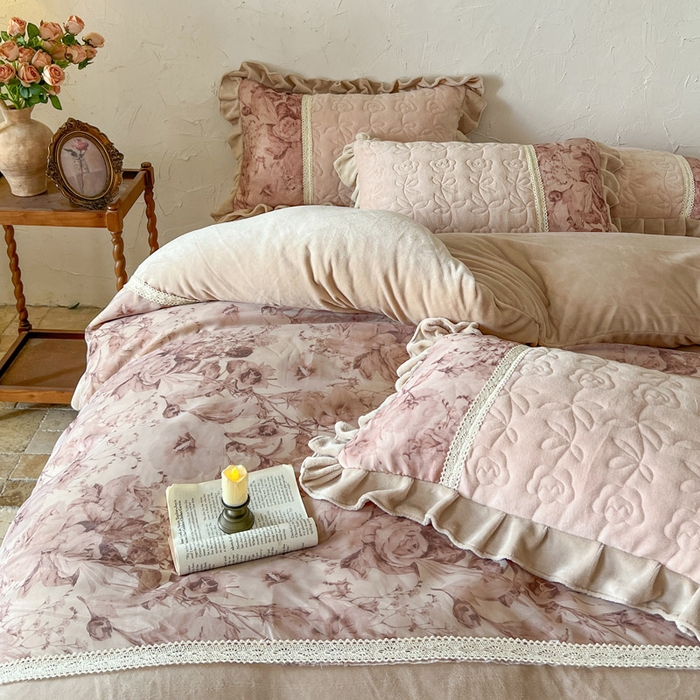 91家纺网 家纺一手货源 找家纺 瑞宝 2025新款全消光牛奶绒夹棉款床裙四件套-伊莲娜 伊莲娜-奶咖