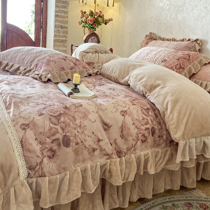 91家纺网 家纺一手货源 找家纺 瑞宝 2025新款全消光牛奶绒夹棉款床裙四件套-伊莲娜 伊莲娜-奶咖