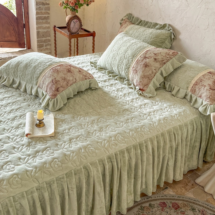 91家纺网 家纺一手货源 找家纺 瑞宝 2025新款全消光牛奶绒夹棉款床裙四件套-伊莲娜 伊莲娜-松石绿