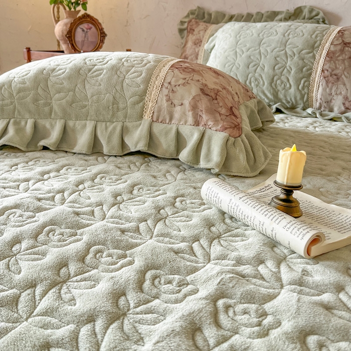 91家纺网 家纺一手货源 找家纺 瑞宝 2025新款全消光牛奶绒夹棉款床裙四件套-伊莲娜 伊莲娜-松石绿