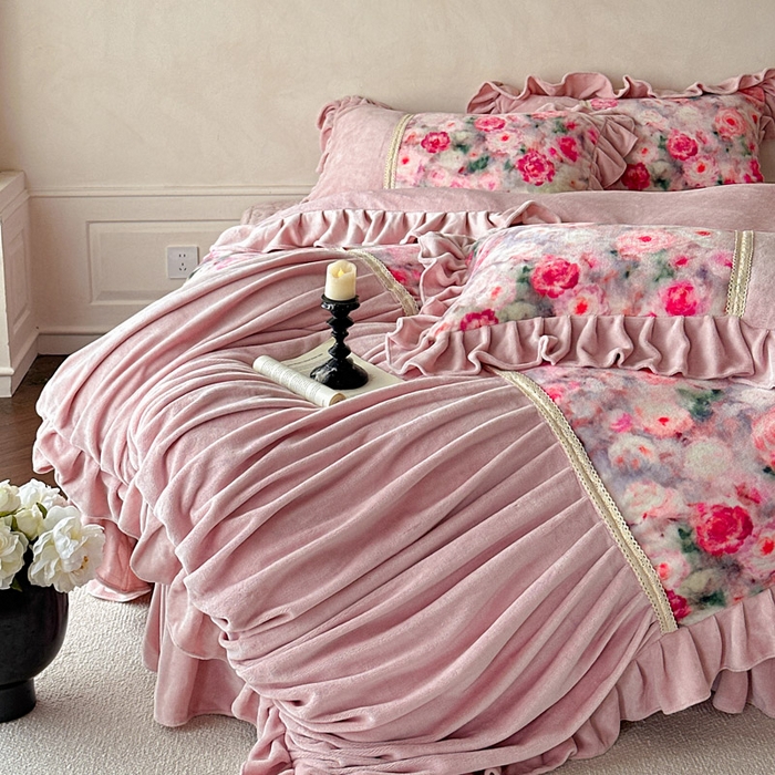 91家纺网 家纺一手货源 找家纺 瑞宝 2025新款全消光牛奶绒床裙四件套-花期如梦 花期如梦-蜜粉