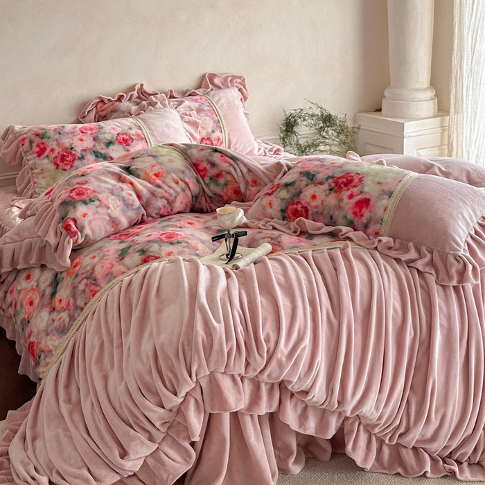 91家纺网 家纺一手货源 找家纺 瑞宝 2025新款全消光牛奶绒床裙四件套-花期如梦 花期如梦-蜜粉