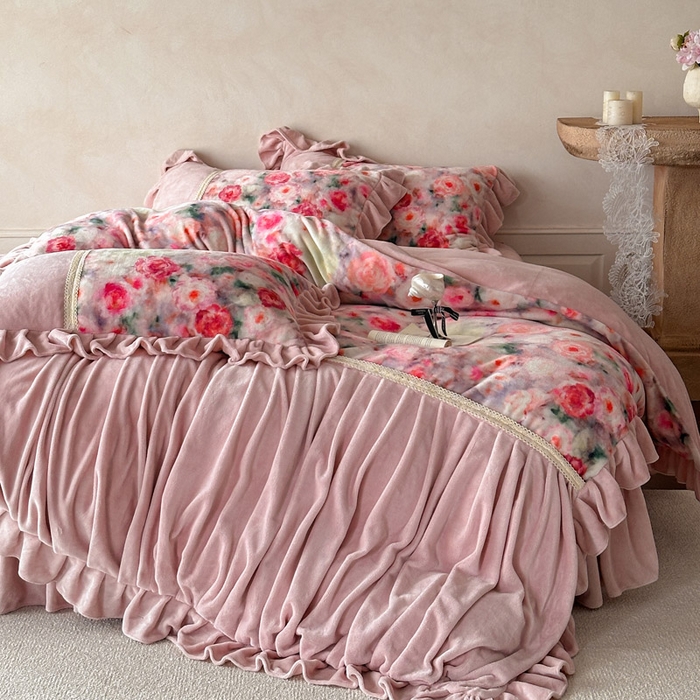 91家纺网 家纺一手货源 找家纺 瑞宝 2025新款全消光牛奶绒床裙四件套-花期如梦 花期如梦-蜜粉