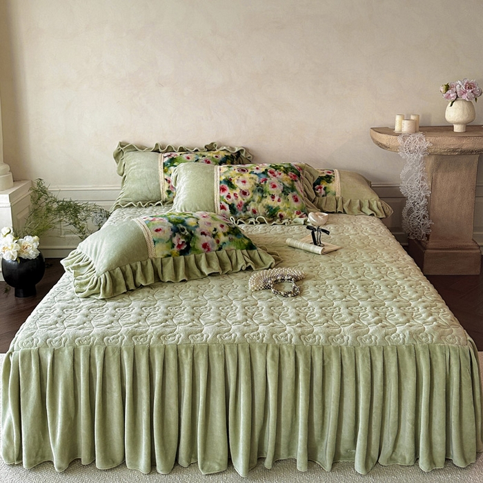 91家纺网 家纺一手货源 找家纺 瑞宝 2025新款全消光牛奶绒床裙四件套-花期如梦 花期如梦-青柠绿