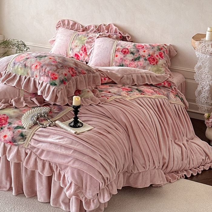 91家纺网 家纺一手货源 找家纺 瑞宝 2025新款全消光牛奶绒床裙四件套-花期如梦 花期如梦-蜜粉