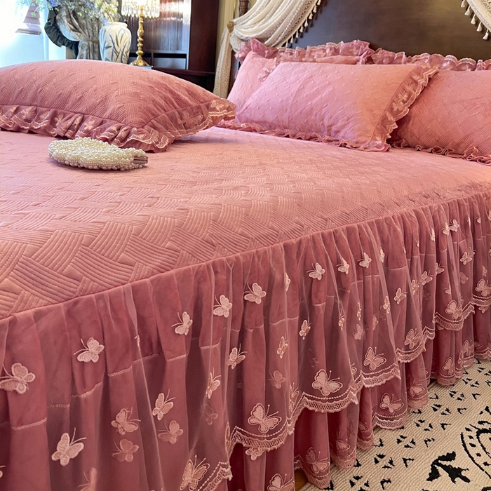 91家纺网 家纺一手货源 找家纺 瑞宝 2025新款宝宝绒夹棉床裙三件套-香奢丽影 香奢丽影-豆沙