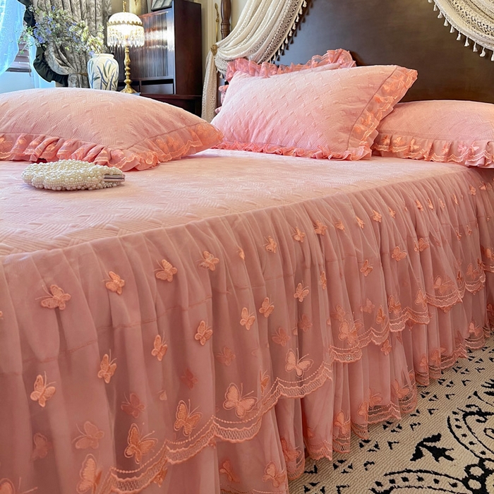 91家纺网 家纺一手货源 找家纺 瑞宝 2025新款宝宝绒夹棉床裙三件套-香奢丽影 香奢丽影-樱花粉