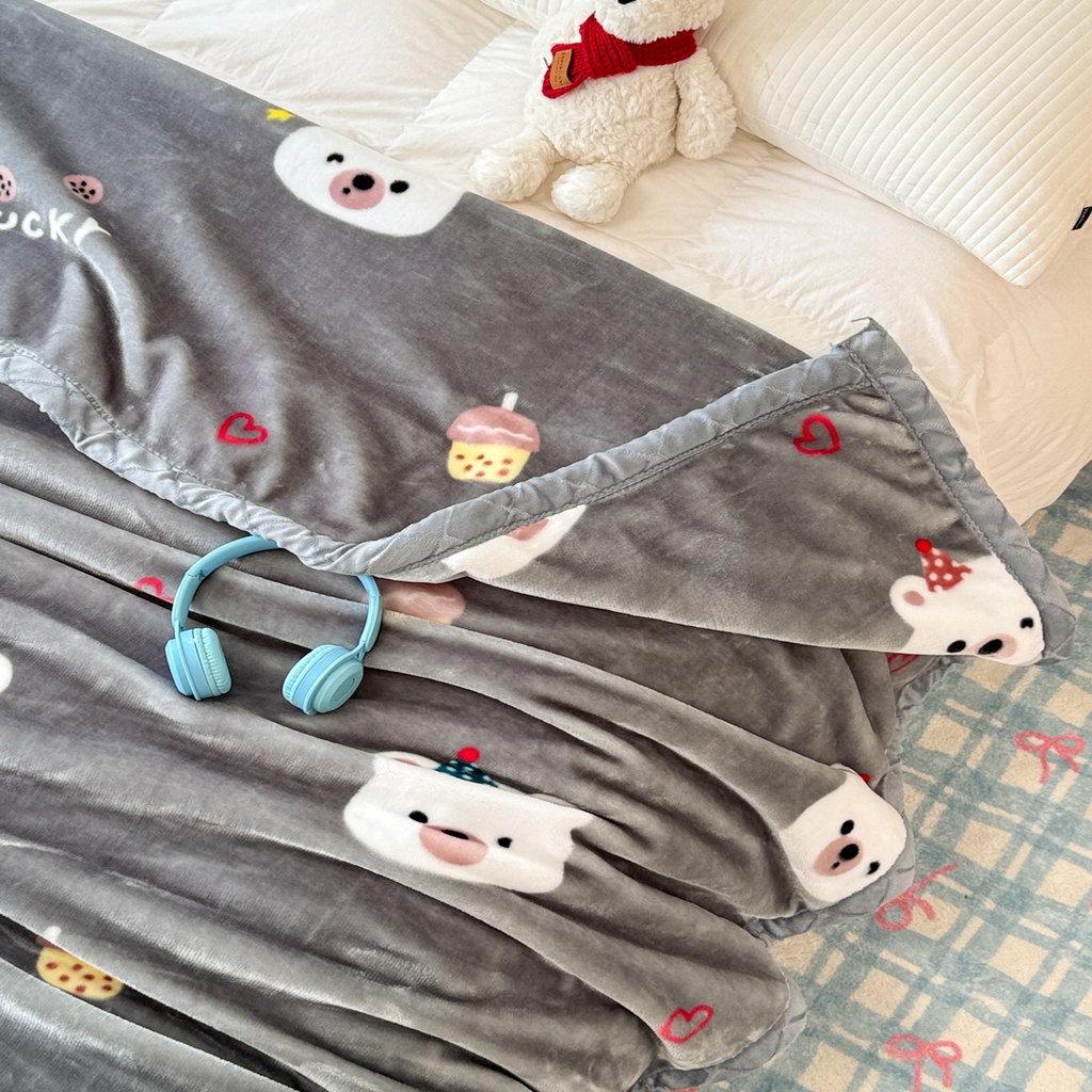 91家纺网 家纺一手货源 找家纺 丹兰 2025新款大版拉舍尔毛毯 新版 76#幸运熊