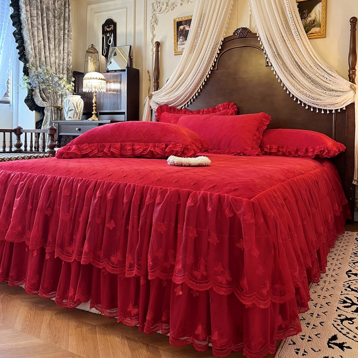 91家纺网 家纺一手货源 找家纺 瑞宝 2025新款宝宝绒夹棉床裙三件套-香奢丽影 香奢丽影-中国红