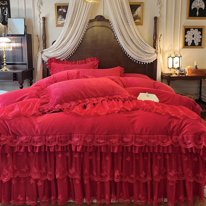 91家纺网 家纺一手货源 找家纺 瑞宝 2025新款宝宝绒夹棉床裙三件套-香奢丽影 香奢丽影-中国红