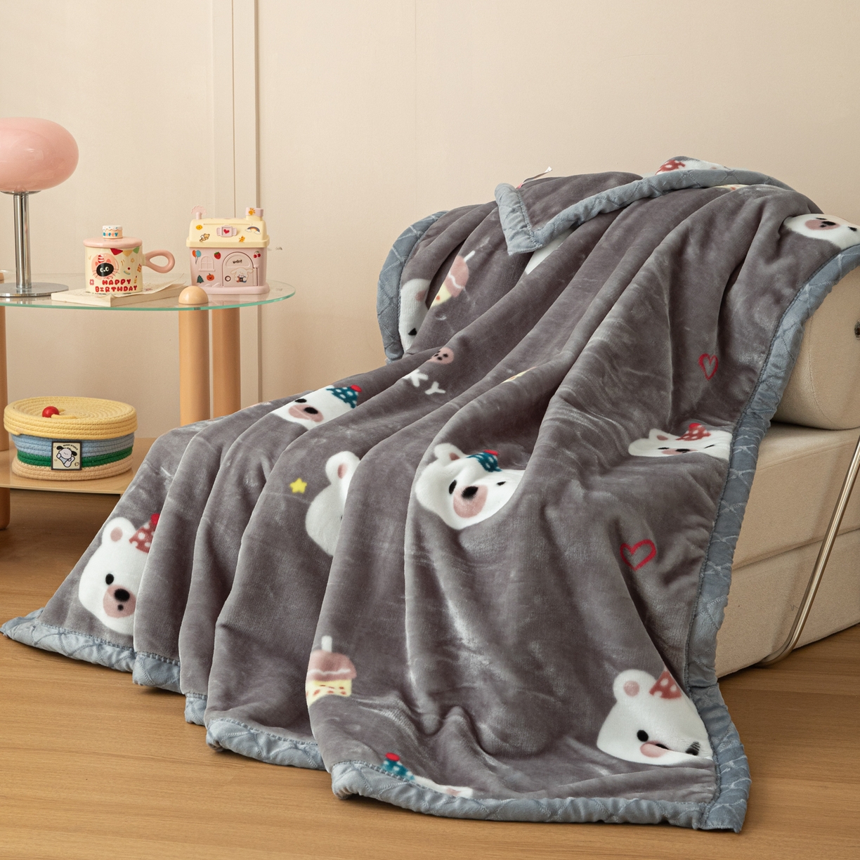 91家纺网 家纺一手货源 找家纺 丹兰 2025新款大版拉舍尔毛毯 新版 76#幸运熊